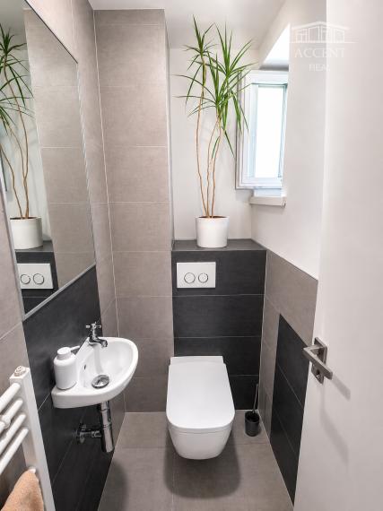 CHARIZMATICKÝ 4-IZBOVÝ STAROMESTSKÝ BYT (105M2) S VYSOKÝMI STROPMI A S KRÁSNYM VÝHĽADOM