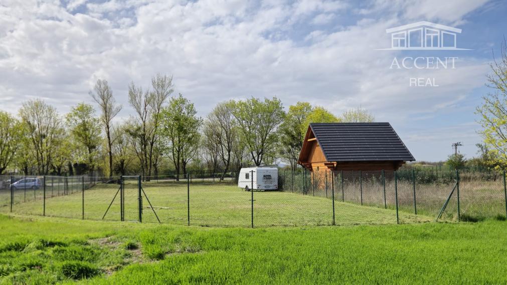 PEKNÝ OPLOTENÝ SLNEČNÝ POZEMOK (500M2) V ČUNOVE