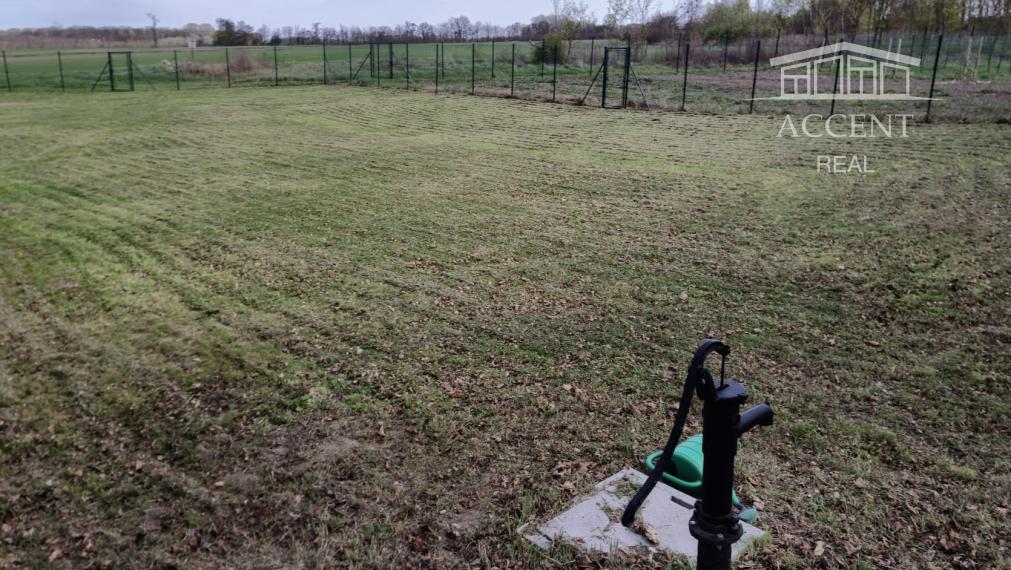 PEKNÝ OPLOTENÝ SLNEČNÝ POZEMOK (500M2) V ČUNOVE