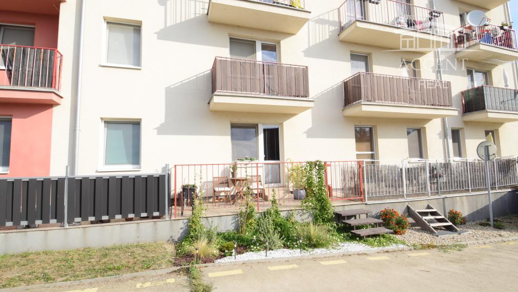 PEKNÝ, KOMPLETNE ZARIADENÝ 1-IZBOVÝ BYT 45M2 S PARKOVACÍM MIESTOM