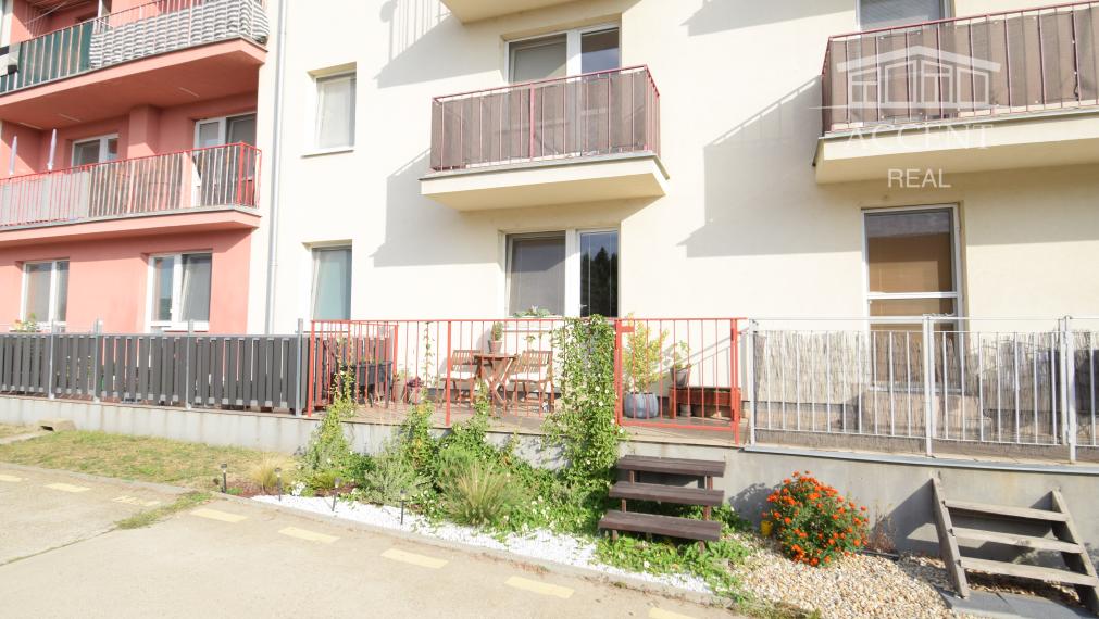 PEKNÝ, KOMPLETNE ZARIADENÝ 1-IZBOVÝ BYT 45M2 S PARKOVACÍM MIESTOM