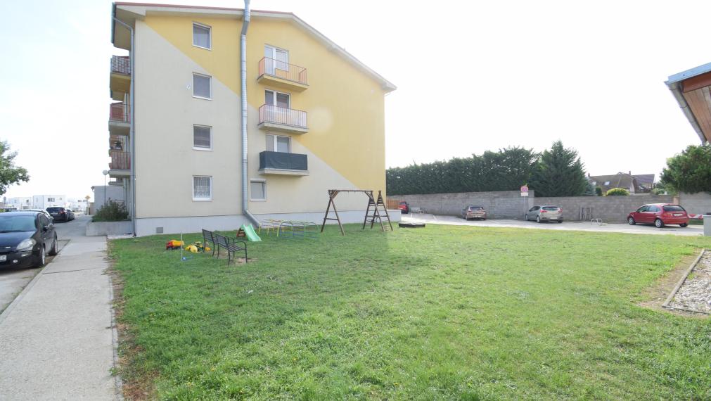 PEKNÝ, KOMPLETNE ZARIADENÝ 1-IZBOVÝ BYT 45M2 S PARKOVACÍM MIESTOM