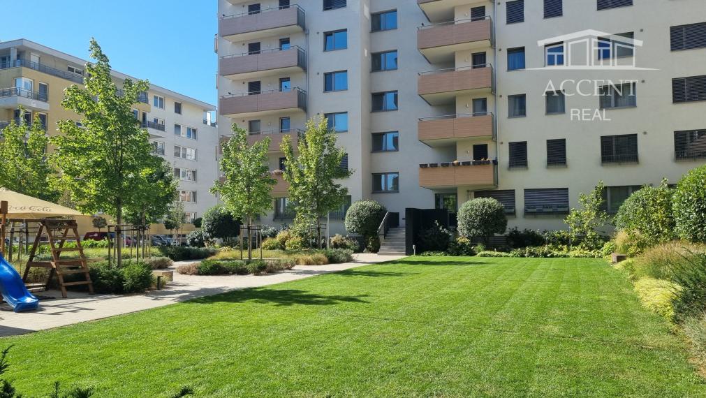 PRENÁJOM 2 - IZBOVEJ NOVOSTAVBY S PARKOVACÍM MIESTOM A BALKÓNOM