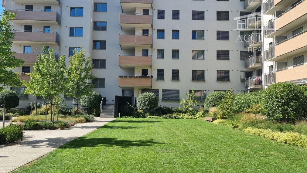 PRENÁJOM 2 - IZBOVEJ NOVOSTAVBY S PARKOVACÍM MIESTOM A BALKÓNOM