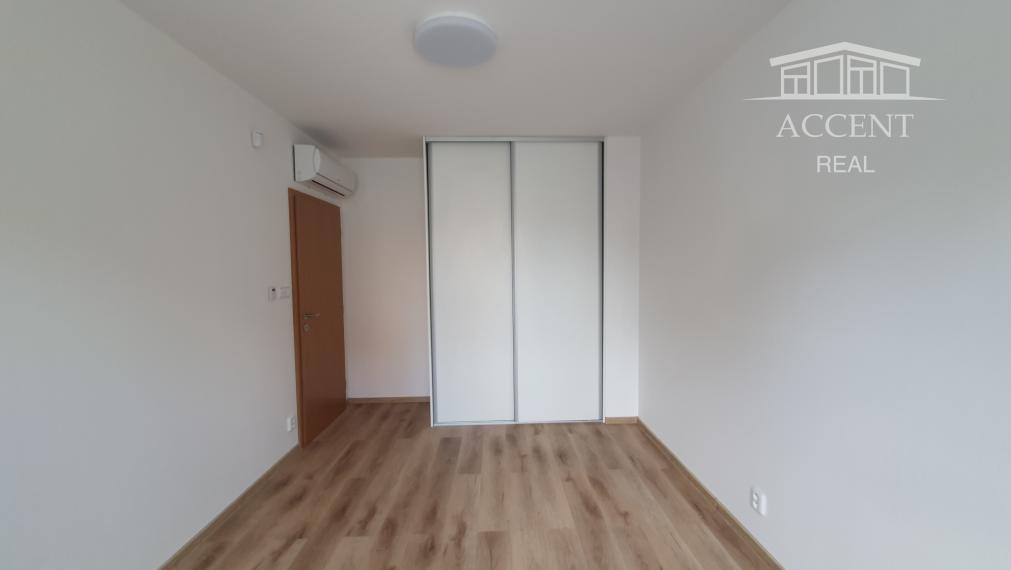 PRENÁJOM 3 IZBOVÉHO BYTU V RODINNOM DOME SO ZÁHRADOU A DVOMA PARKOVACÍMI MIESTAMI