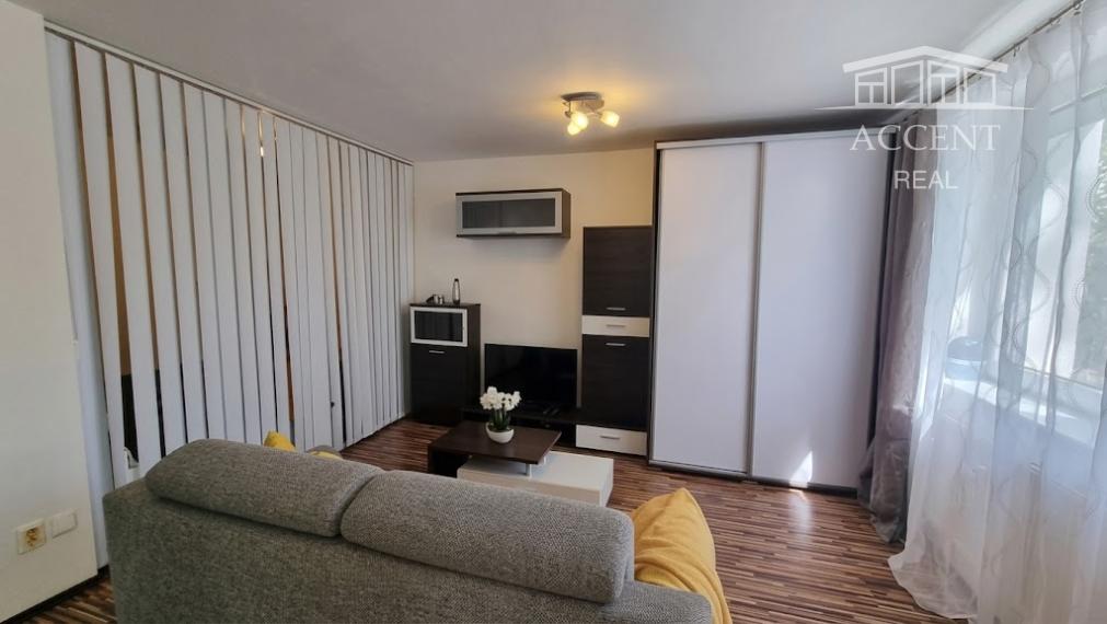 ACCENT REAL / PRENÁJOM ÚTULNÉHO 1 IZBOVÉHO BYTU S BALKÓNOM V RAČI