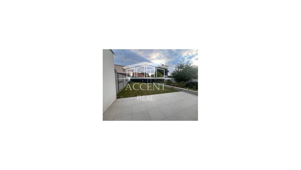 ACCENT REAL /PRENÁJOM 3 IZBOVÉHO BYTU V RODINNOM DOME SO ZÁHRADOU A DVOMA PARKOVACÍMI MIESTAMI