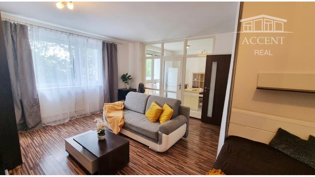 ACCENT REAL / PRENÁJOM ÚTULNÉHO 1 IZBOVÉHO BYTU S BALKÓNOM V RAČI
