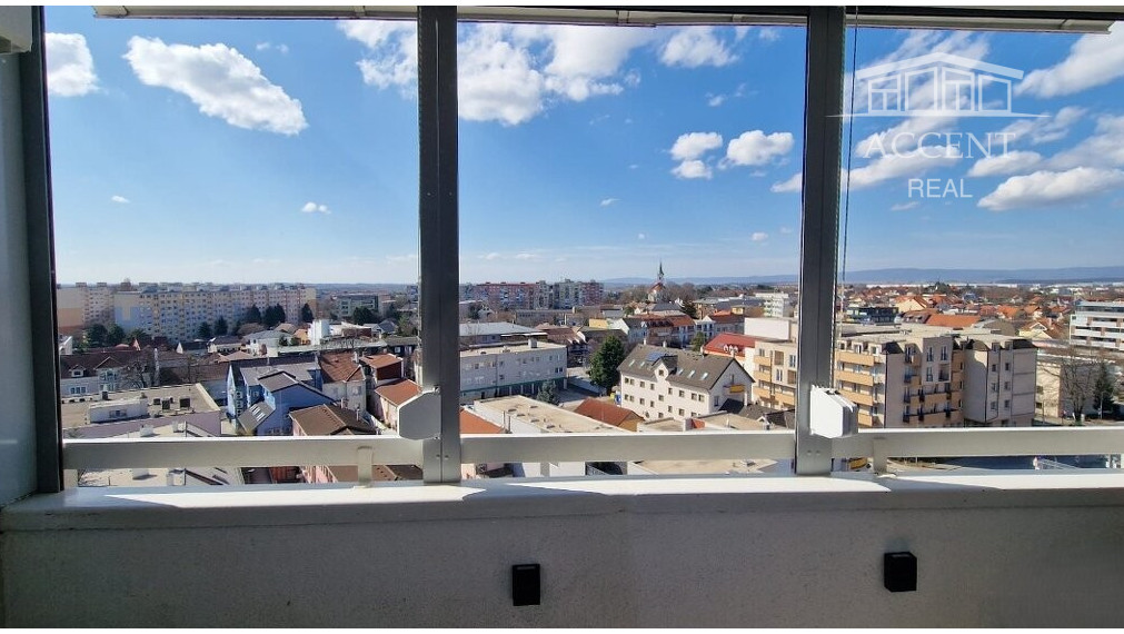 KOMFORTNÝ, KVALITNE ZREKONŠTRUOVANÝ 3-IZBOVÝ BYT S BALKÓNOM (76M2) V CENTRE SENCA