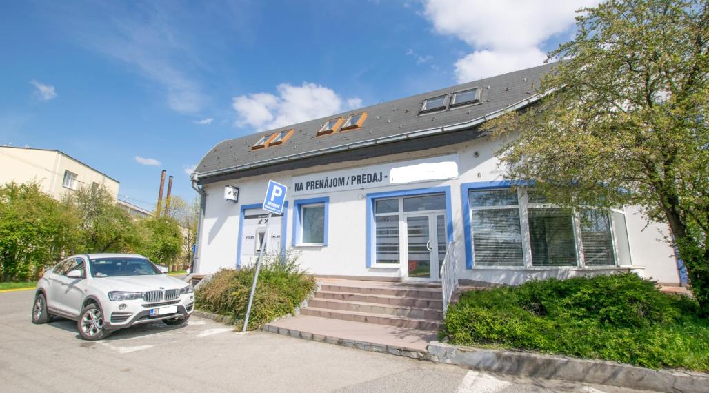 TROJPODLAŽNÁ POLYFUNKČNÁ BUDOVA V RUŽINOVE (414M2) - FREKVENTOVANÁ GALVANIHO ULICA