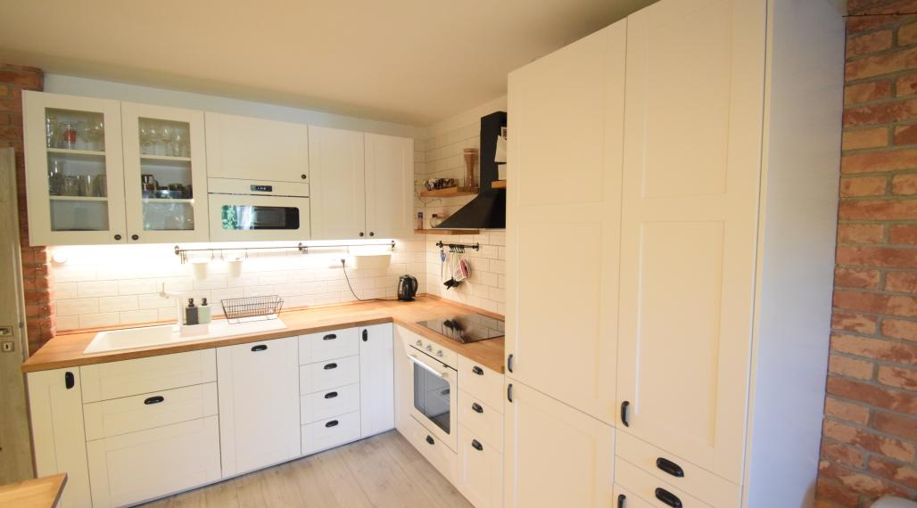 PREDAJ KOMPLETNE ZREKONŠTRUOVANÉHO 3 IZBOVÉHO BYTU V RUŽINOVE VO VÝBORNEJ LOKALITE PLNEJ ZELENE