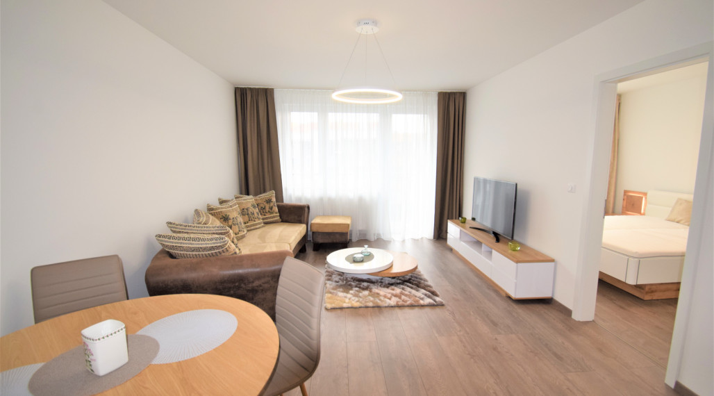 VEĽMI PEKNÝ DVOJIZBOVÝ BYT S KLIMATIZÁCIOU A PARKINGOM(60M2) V NOVOSTAVBE STEIN - STARÉ MESTOMESTO