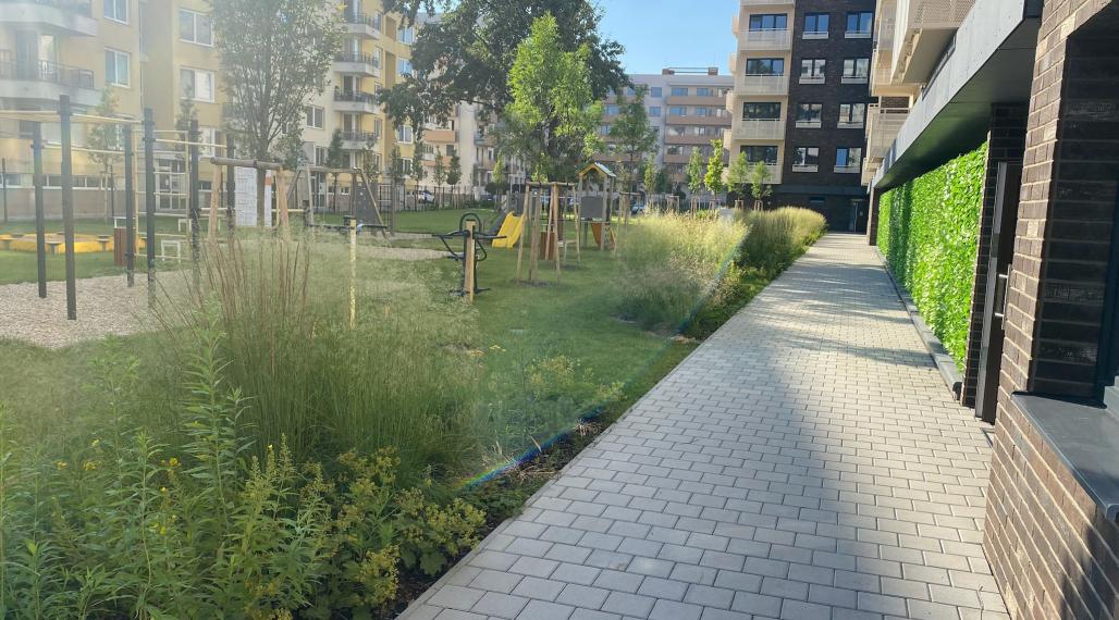 PREDAJ MODERNEJ 2 IZBOVEJ NOVOSTAVBY  S BALKÓNOM A PIVNIČNOU KOBKOU