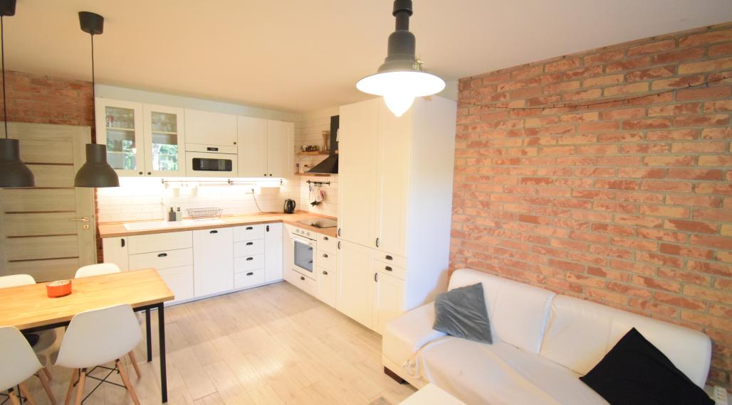 PREDAJ KOMPLETNE ZREKONŠTRUOVANÉHO 3 IZBOVÉHO BYTU V RUŽINOVE VO VÝBORNEJ LOKALITE PLNEJ ZELENE