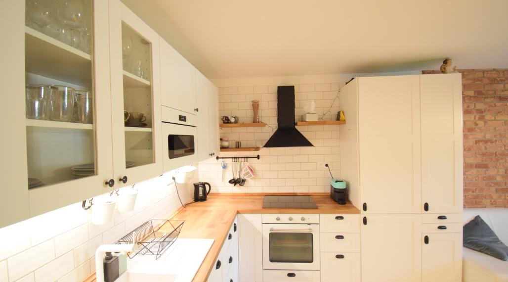 KVALITNE ZREKONŠTRUOVANÝ 3-IZBOVÝ BYT  V RUŽINOVE V  SKVELEJ LOKALITE PLNEJ ZELENE - CHLUMECKÉHO