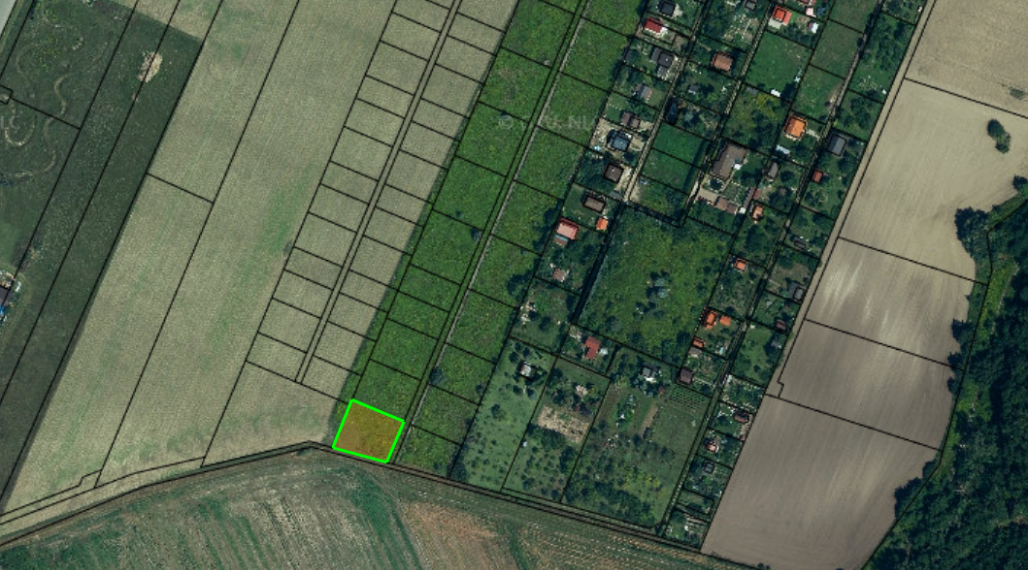 PEKNÝ REKREAČNÝ POZEMOK (ZÁHRADA, 818M2) V ČUNOVE