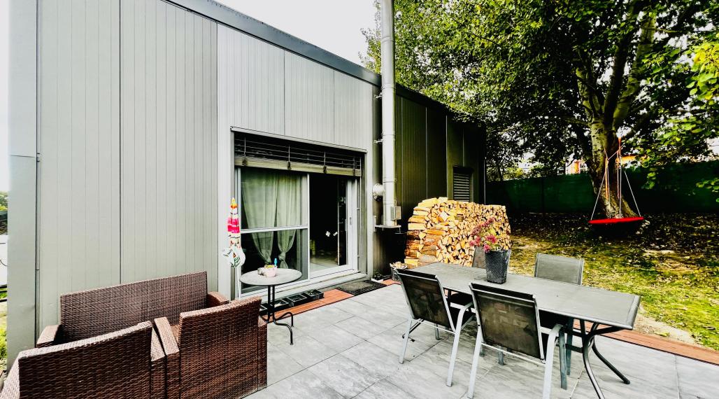 KOMPLETNE ZARIADENÝ 4- IZBOVÝ MOBILNÝ DOM S TERASOU S KRÁSNYM SLNEČNÝM POZEMKOM (1427M2) - PEKNÁ CESTA RAČA