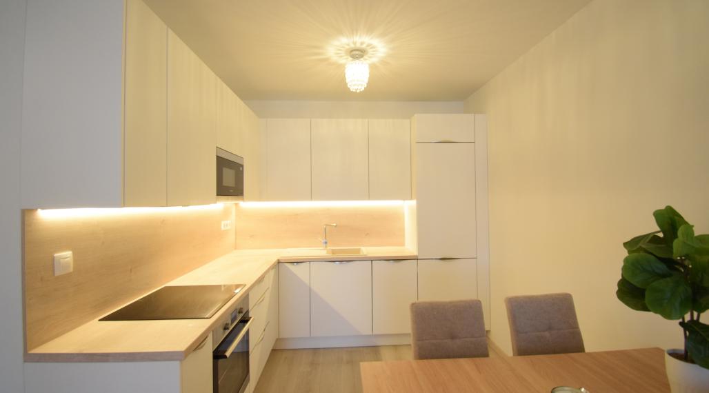 PRENÁJOM  KRÁSNEJ 2 - IZBOVEJ NOVOSTAVBY S BALKÓNOM A  PARKOVACÍM MIESTOM