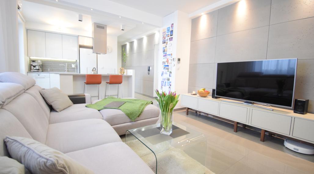 PRENÁJOM DIZAJNOVÉHO 2 - IZBOVÉHO BYTU SO ŠATNÍKOM A BALKÓNOM NA TRNÁVKE