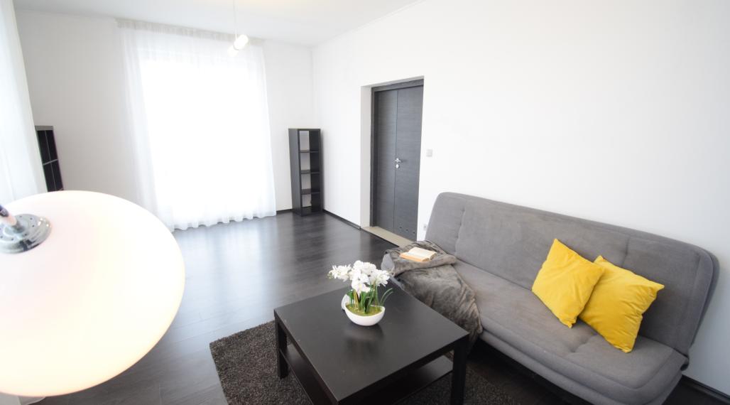 2 IZBOVÝ BYT V UZAVRETOM AREÁLI S KRÁSNOU VEĽKOU TERASOU A PARKOVACÍM MIESTOM (151,38m2)