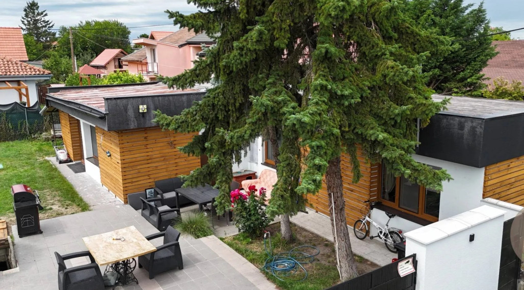 BUNGALOV V POKOJNEJ LOKALITE S PEKNÝM ROŽNÝM POZEMKOM (538M2) - MOST PRI BRATISLAVE