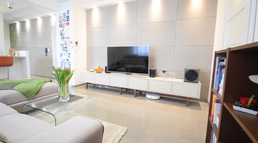 PRENÁJOM DIZAJNOVÉHO 2 - IZBOVÉHO BYTU SO ŠATNÍKOM A BALKÓNOM NA TRNÁVKE