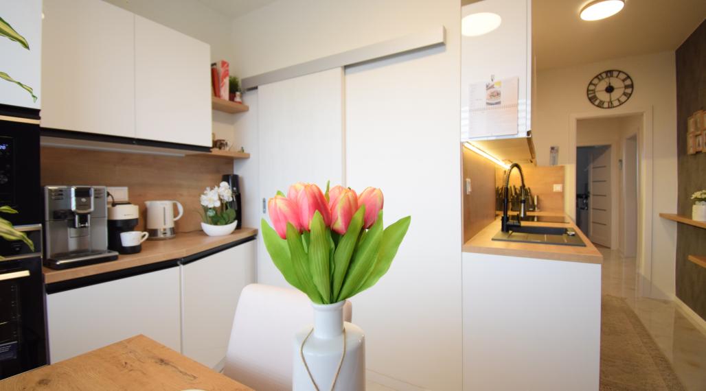 VÝNIMOČNÝ 3-IZBOVÝ BYT S VEĽKORYSOU VÝMEROU 86M2 V TICHEJ LOKALITE RUŽINOVA - ŠTEFUNKOVA