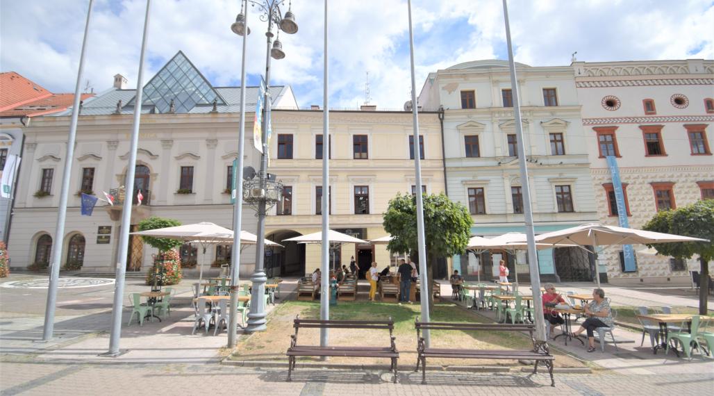 NÁDHERNÁ HISTORICKÁ BUDOVA   V CENTRE BANSKEJ BYSTRICE (1700m2)