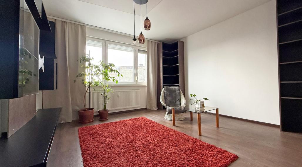 VEĽMI PEKNÝ, KVALITNE ZREKONŠTRUOVANÝ 4-IZBOVÝ BYT V PETRŽALKE VO VÝBORNEJ LOKALITE PLNEJ ZELENE