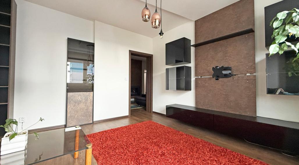 VEĽMI PEKNÝ, KVALITNE ZREKONŠTRUOVANÝ 4-IZBOVÝ BYT V PETRŽALKE VO VÝBORNEJ LOKALITE PLNEJ ZELENE