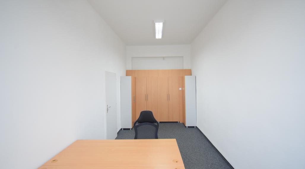 PRENÁJOM POSLEDNÝCH DVOCH ZARIADENÝCH KANCELÁRIÍ S PARKOVACÍMI MIESTAMI - FREKVENTOVANÁ IVANSKÁ CESTA