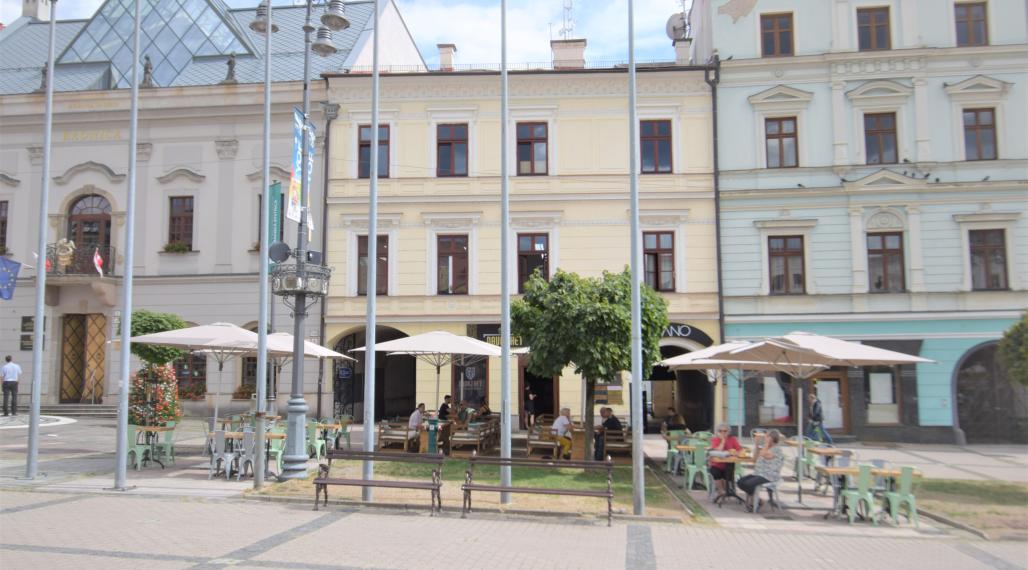 NÁDHERNÁ HISTORICKÁ BUDOVA   V CENTRE BANSKEJ BYSTRICE (1700m2)