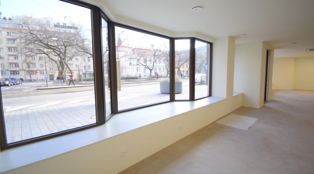 PRÉMIOVÉ OBCHODNÉ PRIESTORY S VÝKLADMI NA FREKVENTOVANEJ ULICI V CENTRE - KRÍŽNA UL.