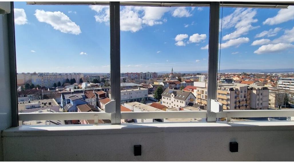 SLNEČNÝ, KVALITNE ZREKONŠTRUOVANÝ  3-IZBOVÝ BYT V CENTRE SENCA - KOLLÁROVA ULICA