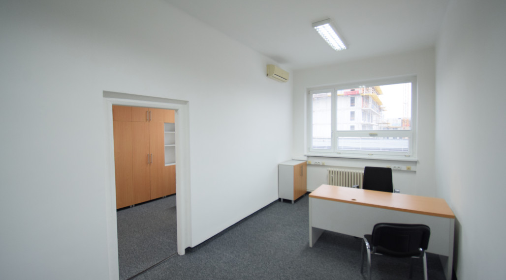 PRENÁJOM POSLEDNÝCH ZARIADENÝCH KANCELÁRIÍ S PARKOVACÍMI MIESTAMI - FREKVENTOVANÁ IVANSKÁ CESTA