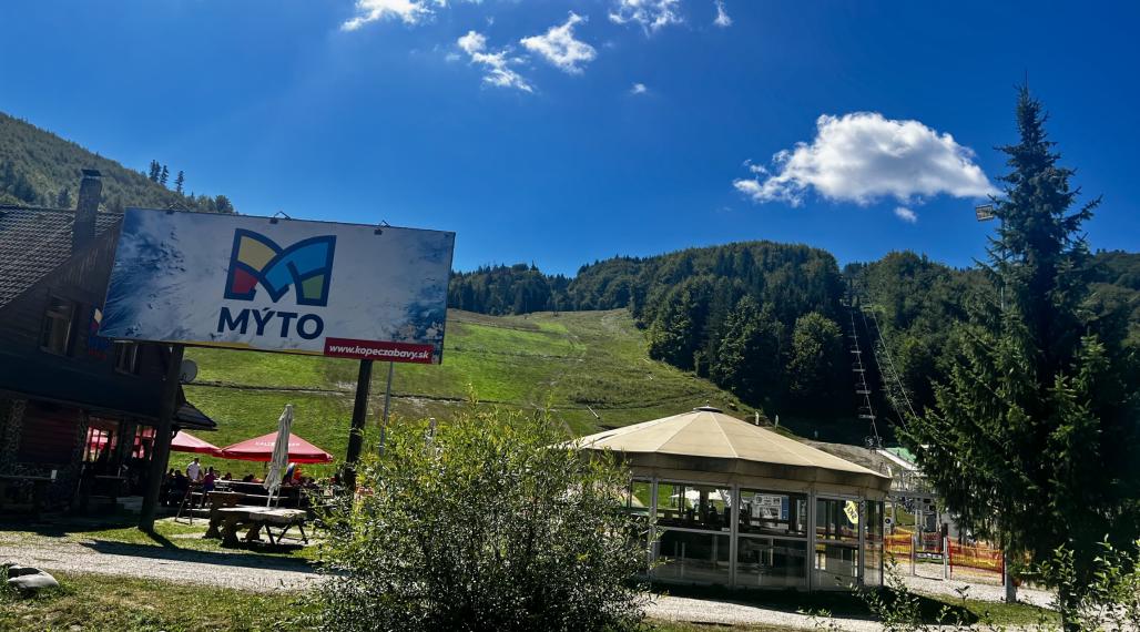 REKREAČNÉ CHATY (116M2) V ŠTANDARDE S KUCHYŇOU -  V NÁDHERNEJ LOKALITE LYŽIARSKEHO STREDISKA MÝTO POD ĎUMBIEROM