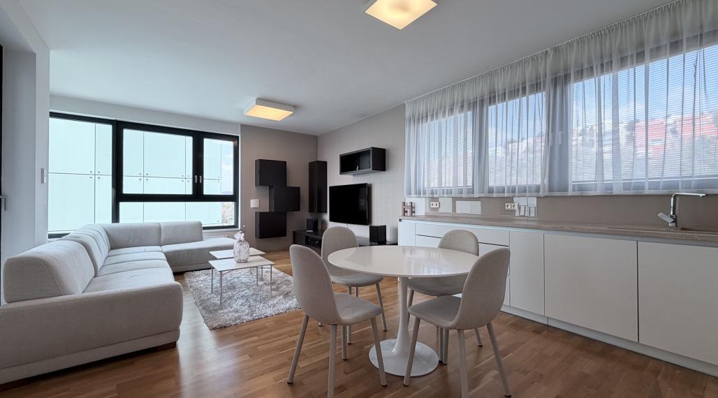 LUXUSNÝ VEĽKOMETRÁŽNY 3-IZBOVÝ BYT(90M2) NA 10. POSCHODÍ V RIVERPARKU S VÝHĽADOM NA DUNAJ - PARKING V GARÁŽI