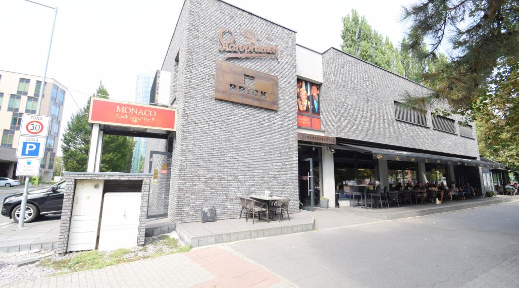 KOMERČNÉ  PRIESTORY S PARKOVANÍM NA   TRNAVSKEJ CESTE - PRI ZIMNOM ŠTADIÓNE