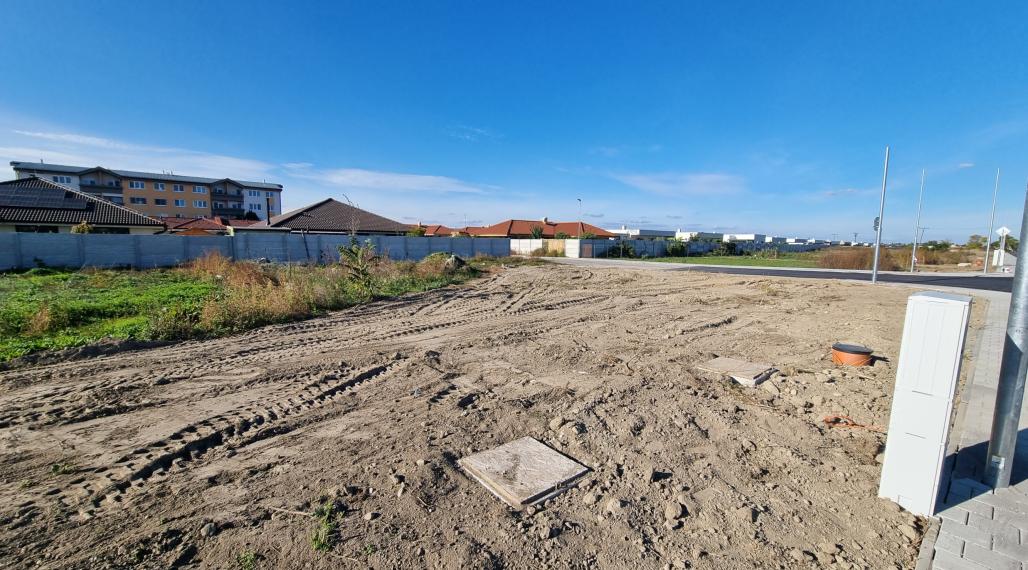 ROŽNÝ VOĽNÝ STAVEBNÝ POZEMOK (612M2),  SKVELÁ POLOHA -  MOST PRI BRATISLAVE