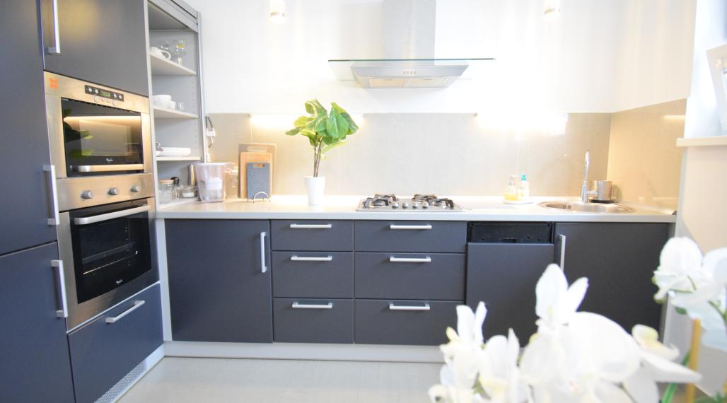 BYT V UZAVRETOM AREÁLI S KRÁSNOU VEĽKOU TERASOU A PARKOVACÍM MIESTOM (151,38m2)