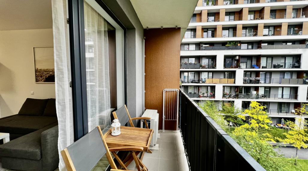 KLIMATIZOVANÝ 1-IZBOVÝ BYT S LOGGIOU A S PARKOVACÍM MIESTOM - SLNEČNICE MESTO