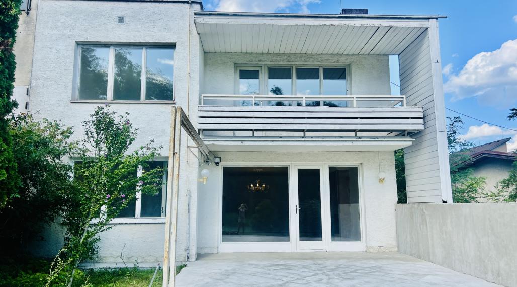 DVOJPODLAŽNÁ VILA (279M2) S PEKNÝM ROVINATÝM POZEMKOM(592M2) A NÁDHERNÝM VÝHĽADOM  - 6 PARKOVACÍCH MIEST