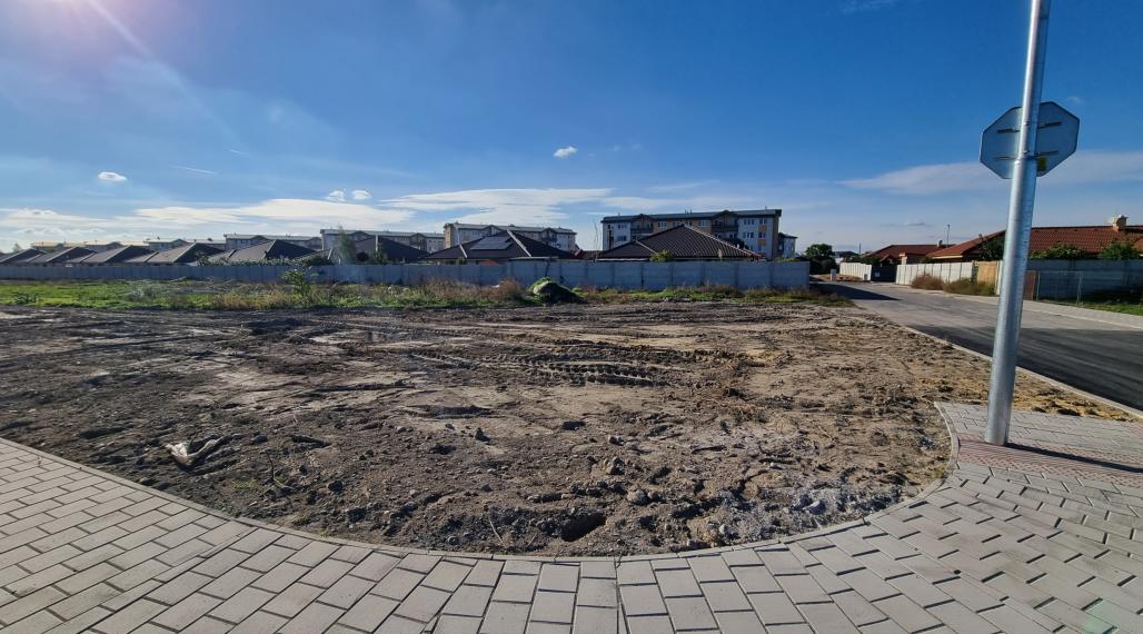 ROŽNÝ VOĽNÝ STAVEBNÝ POZEMOK (612M2),  SKVELÁ POLOHA -  MOST PRI BRATISLAVE