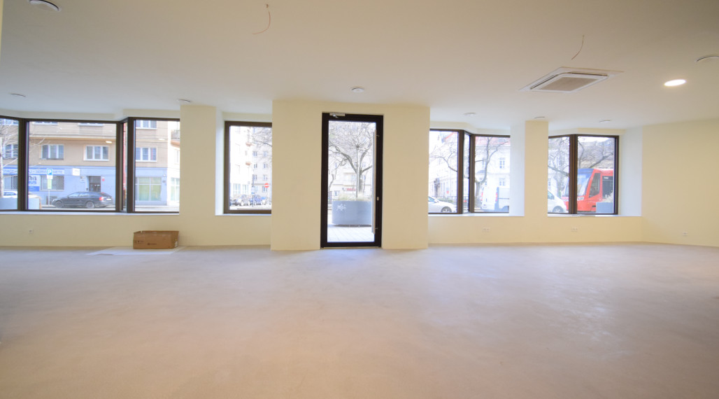 PRÉMIOVÉ OBCHODNÉ PRIESTORY(166M2) S VÝKLADMI NA FREKVENTOVANEJ ULICI V CENTRE - KRÍŽNA UL.