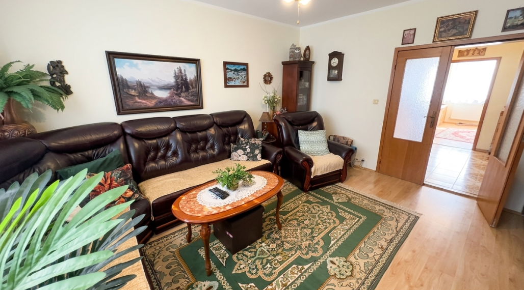 ZNÍŽENÁ CENA - PRIESTRANNÝ 3-IZBOVÝ BYT S LOGGIOU(75M2) -  FURDEKOVA UL., PETRŽALKA