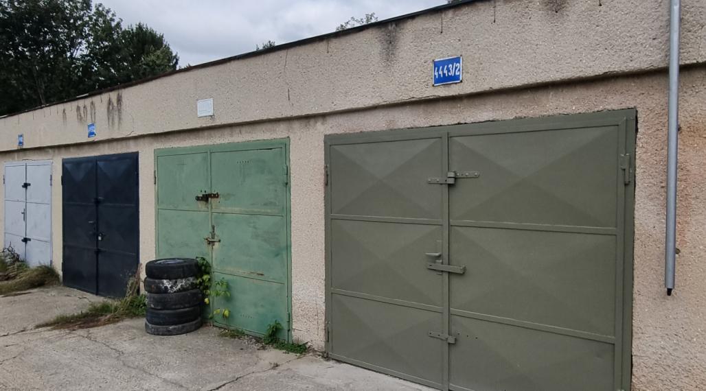 PREDAJ KOMPLETNE ZREKONŠTRUOVANEJ  GARÁŽE NA HANÁCKEJ ULICI V RUŽINOVE