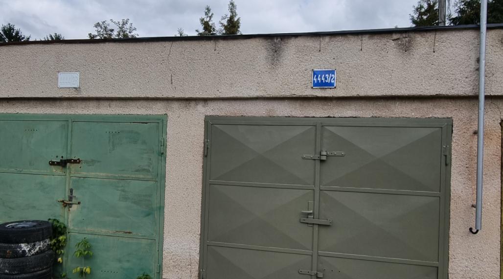 PREDAJ KOMPLETNE ZREKONŠTRUOVANEJ  GARÁŽE NA HANÁCKEJ ULICI V RUŽINOVE