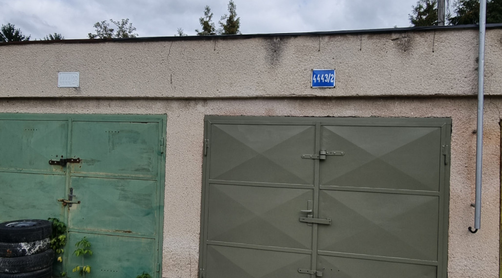 PREDAJ KOMPLETNE ZREKONŠTRUOVANEJ  GARÁŽE NA HANÁCKEJ ULICI V RUŽINOVE