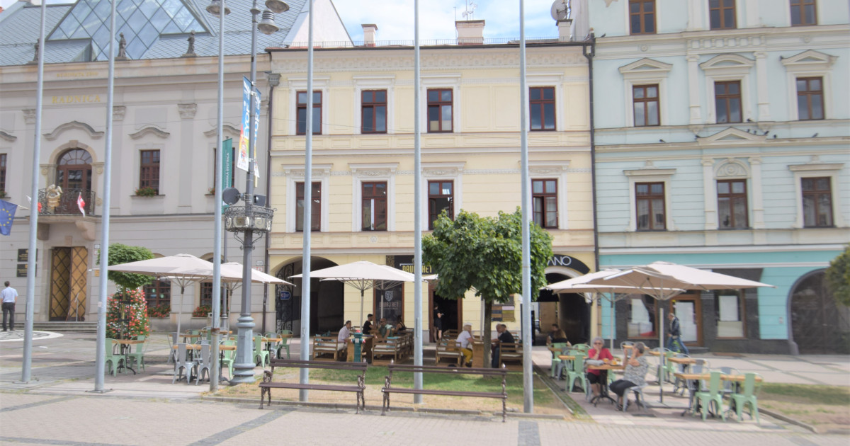 Nádherná historická budova v centre banskej bystrice (1700m2)