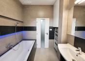 4-IZBOVÝ STAROMESTSKÝ BYT (105M2) V STAROM MESTE S VYSOKÝMI STROPMI A S  ÚCHVATNÝM VÝHĽADOM - fotografia 9